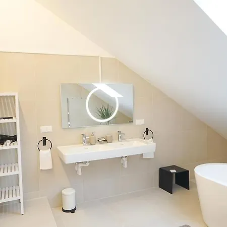 Amazing Big Apartment Klosterneuburg